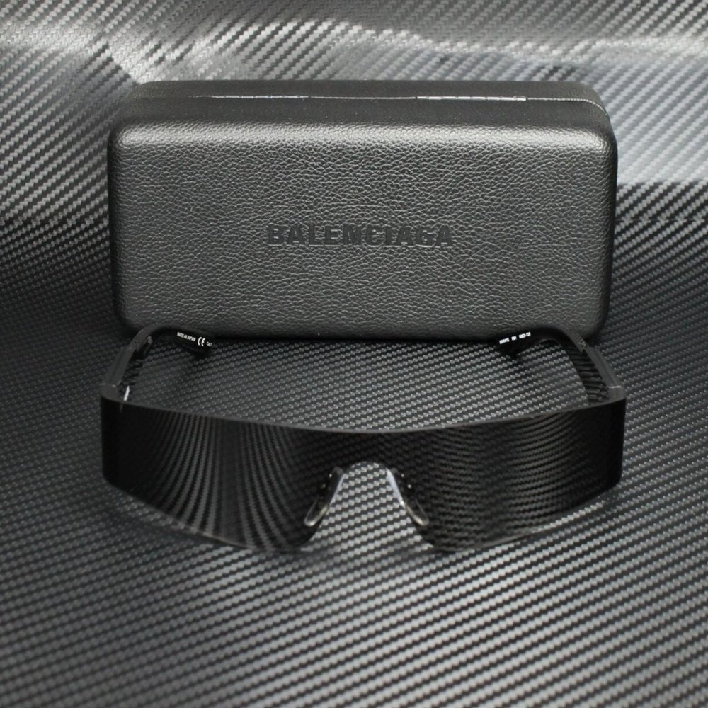 Balenciaga Unisex Black and Grey Sunglasses! Used once. Just like new - Picture 4 of 4